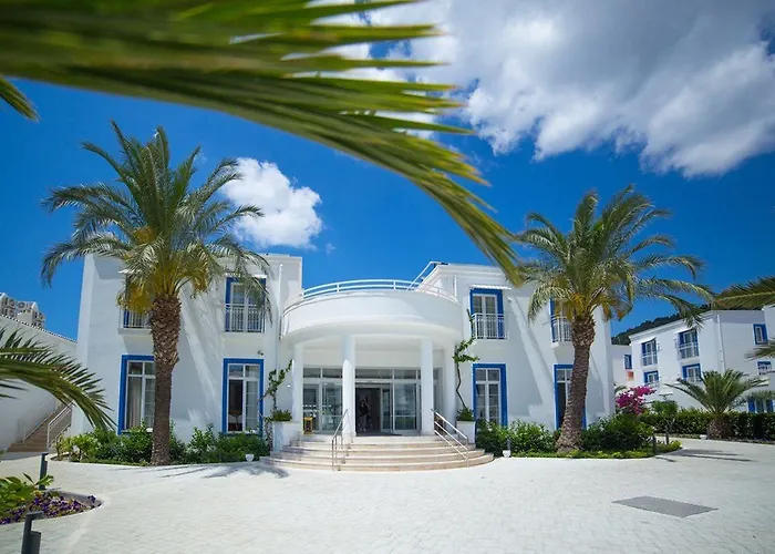 Vera Miramar Resort